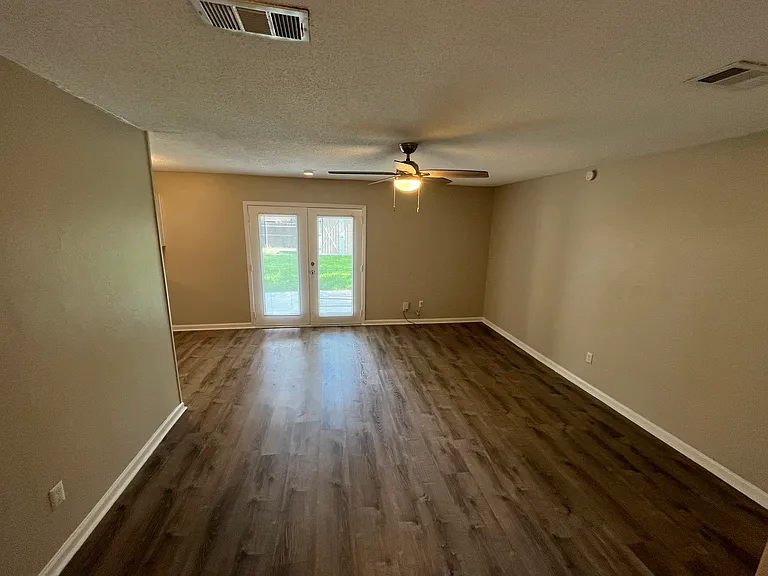 1009 Foxe Basin Dr — Photo 3