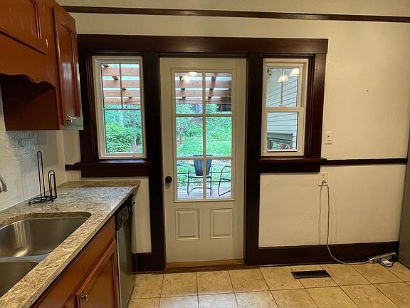 5th image of 499 Littleton St