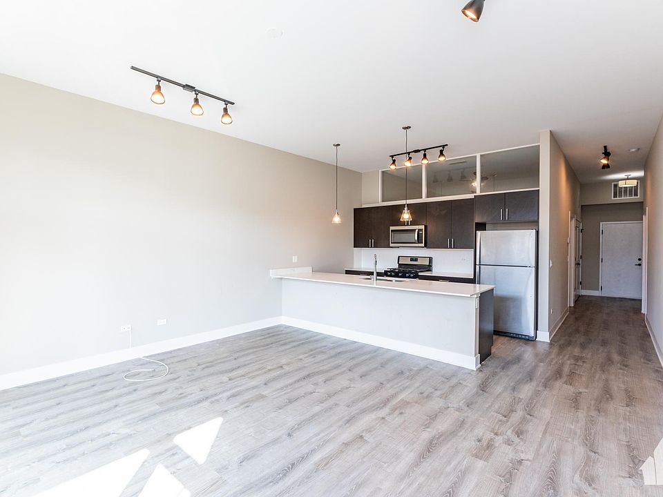 1st image of 933 W Belle Plaine Ave #203FLT