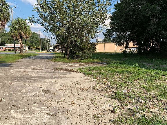4th image of 846 SW Main Blvd