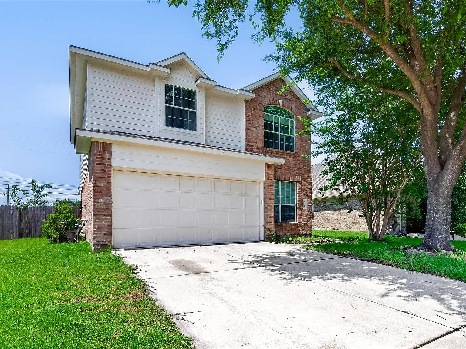 4 bed, 2.5 bath, 2500 sqft, $2,200 — Photo 2