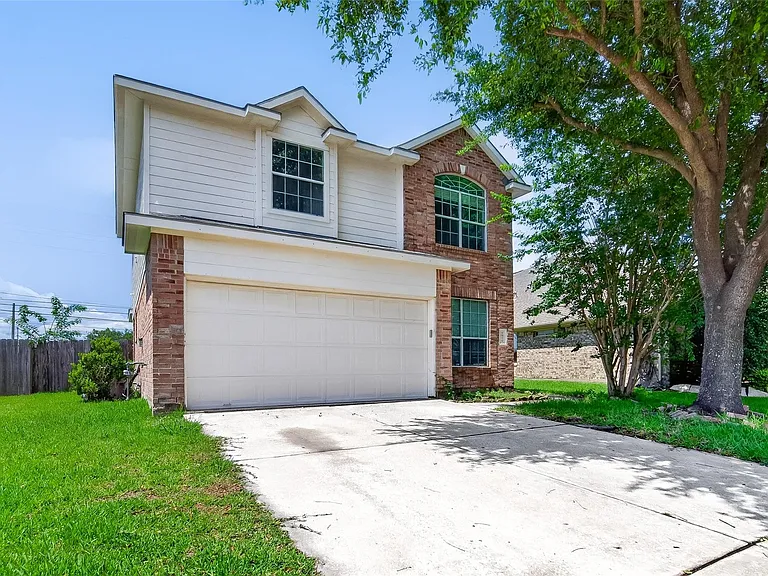 16119 Gavin Ln — Photo 2