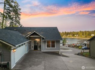 1717 Shorewood Dr, Bremerton, WA 98312