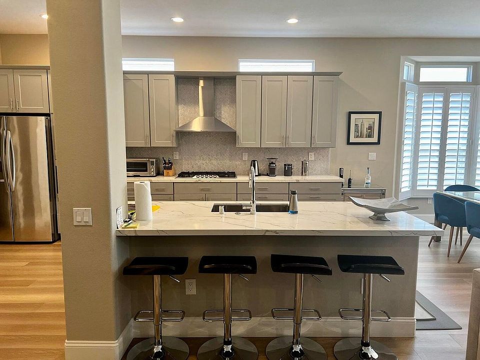 1st image of 44725 Alexandria Vale