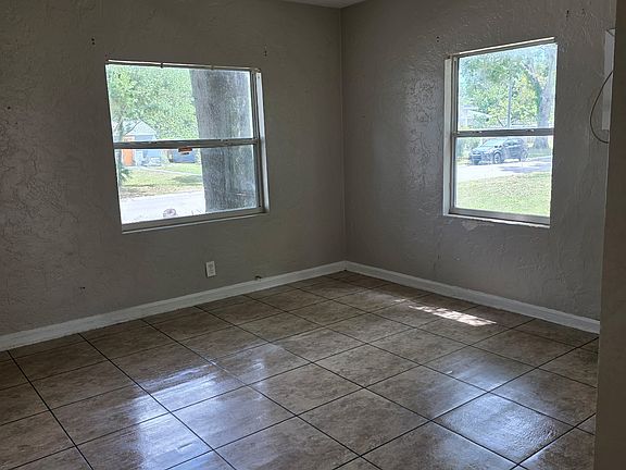 3rd image of 2034 27th Ave N APT E
