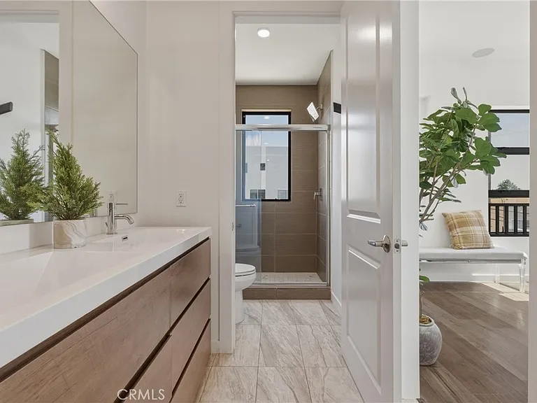 1301 Tamarind Ave — Photo 22