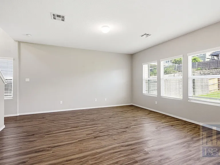 108 Wind Flower Ln — Photo 5