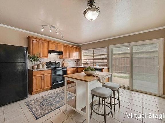 2nd image of 5033 Avery Ln