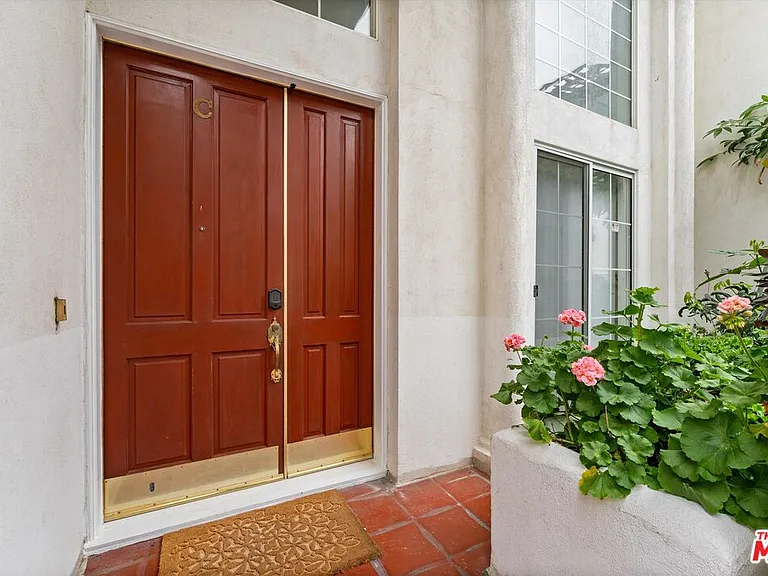 1338 Yale St #C — Photo 6