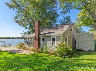 6402 Lakeshore Dr, Saranac, MI