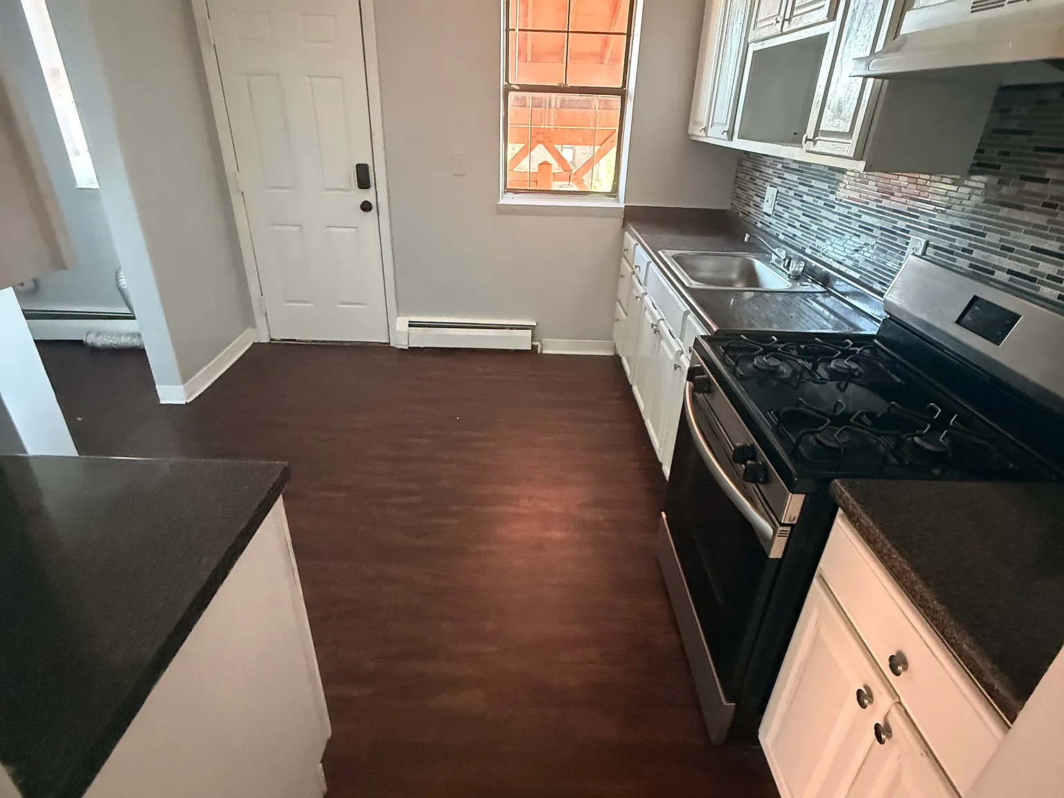 3 bed, 1.5 bath, 1000 sqft, $1,750 — Photo 3