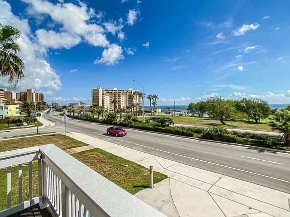 4th image of 1605 Ocean Dr #U
