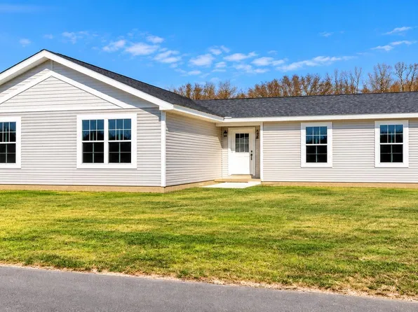 1949 Oriole Dr, Traverse City, MI 49685
