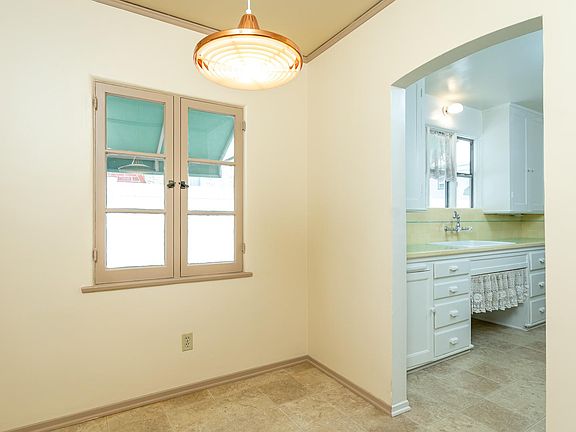 4th image of 908 Burchett St