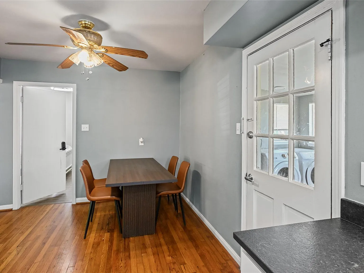 4 bed, 2.5 bath, 1360 sqft, $2,200 — Photo 2