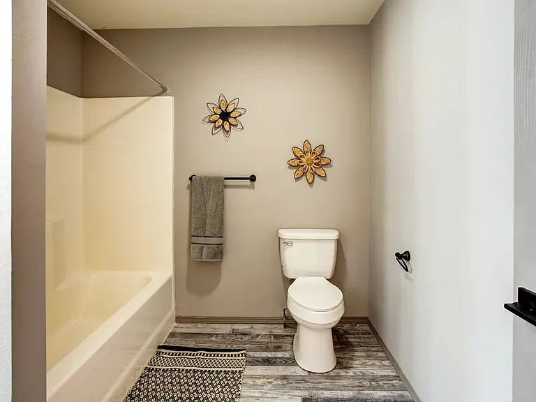 Southernwood Apartments — Photo 42