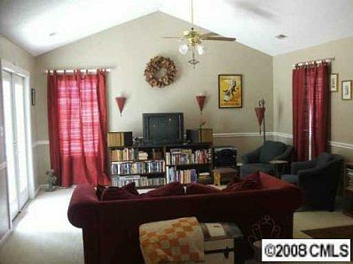 2nd image of 10519 Queensmead Cres