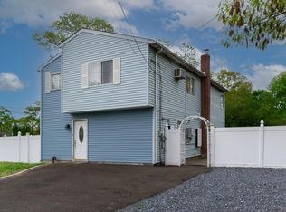 332 Terry Blvd, Holbrook, NY 11741