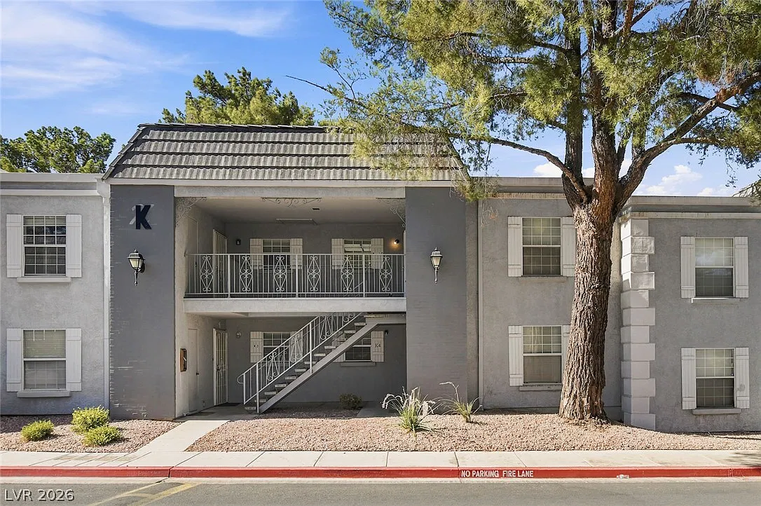2 bed, 2.0 bath, 892 sqft, $1,150 — Photo 1