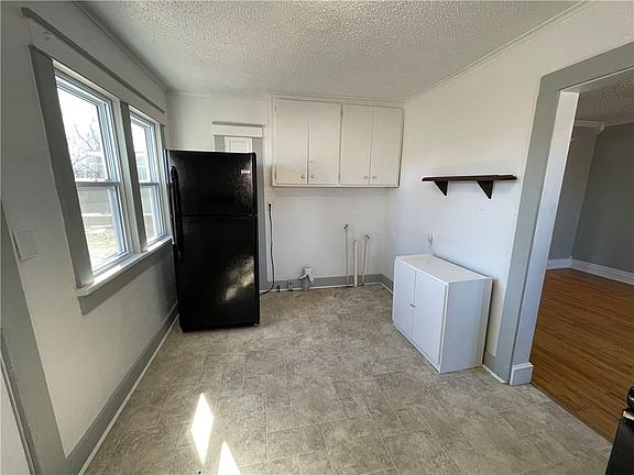 4th image of 921 N Kickapoo Ave