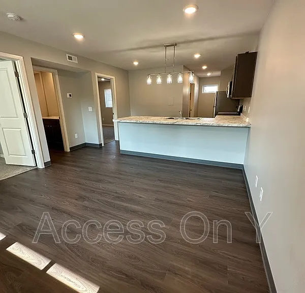 2340 Y St #8 — Photo 1