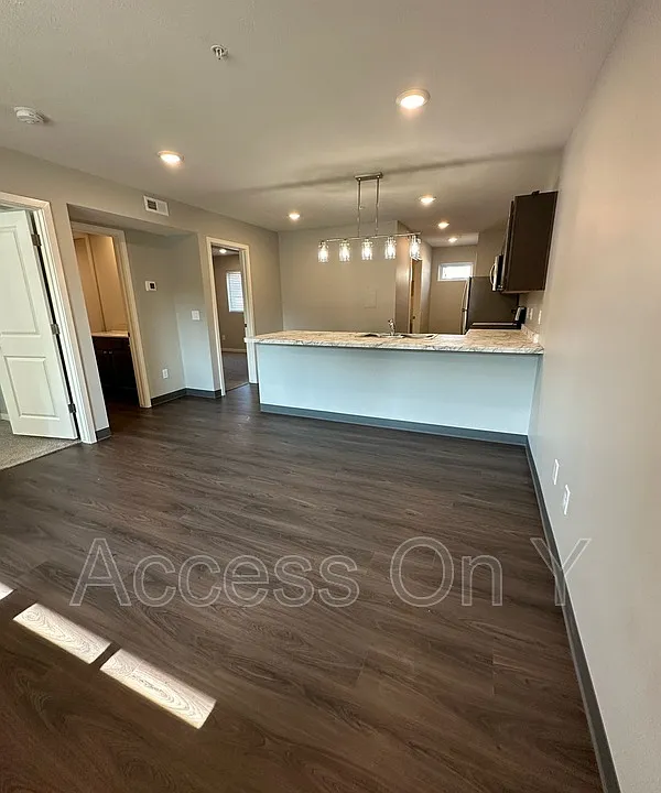 2340 Y St #8