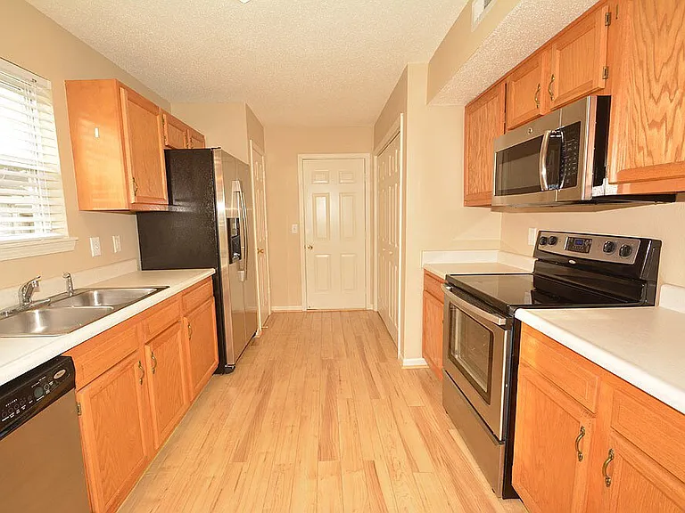 11960 Locus Ln — Photo 9