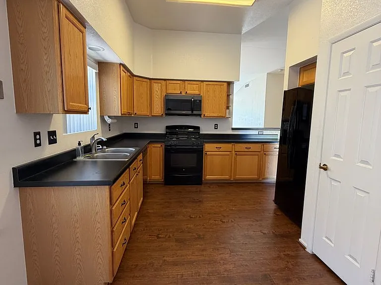 5408 Cove Point Dr — Photo 9