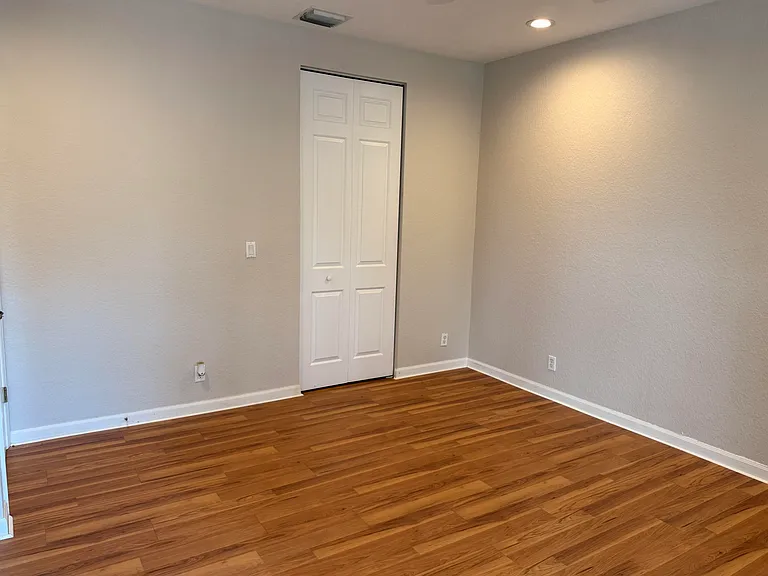 2512 NW 4th St — Photo 12