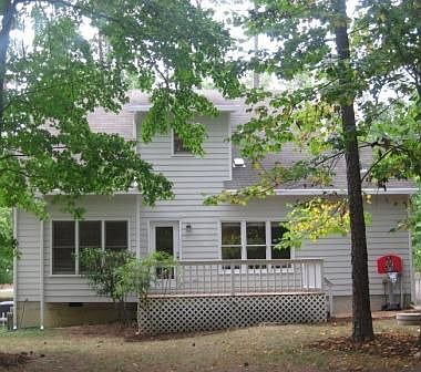 Great back yard for kids and pets!