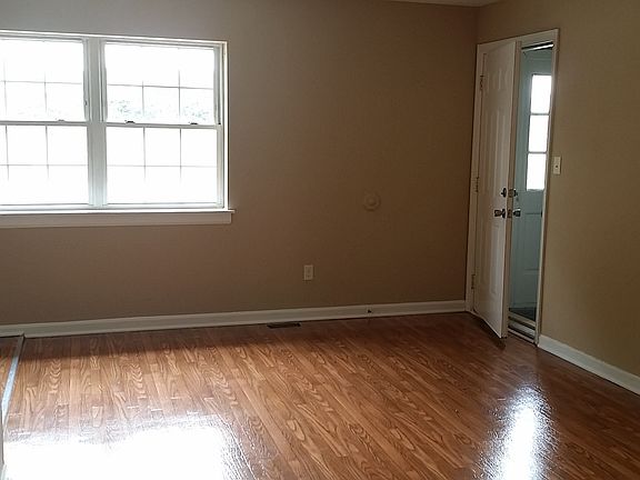 4th image of 1101 Winburn Dr APT 4