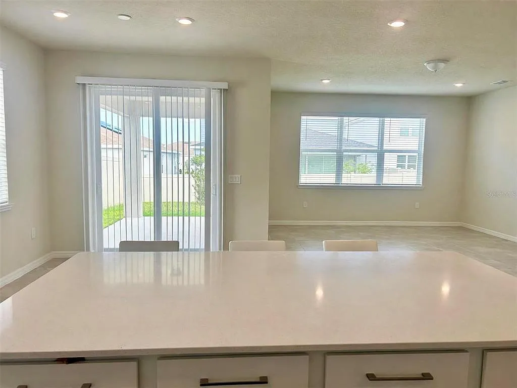 4 bed, 2.0 bath, 1850 sqft, $2,200 — Photo 3