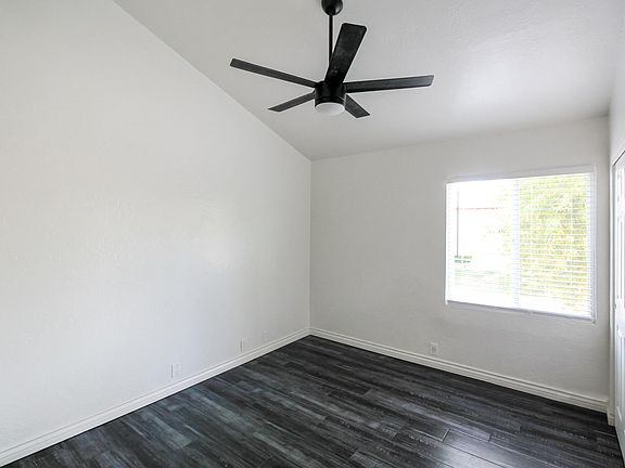 5th image of 3111 E Clarendon Ave Unit 201