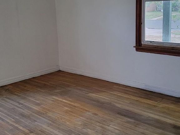 5th image of 2909 Wallace St