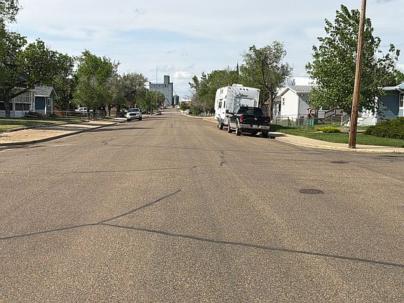 4th image of 402 S 1st St W