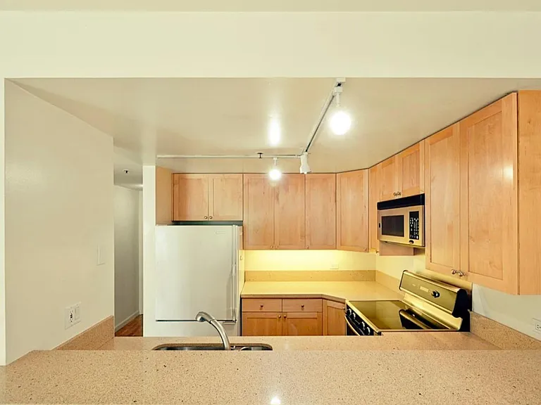 601 Van Ness Ave #151 — Photo 24