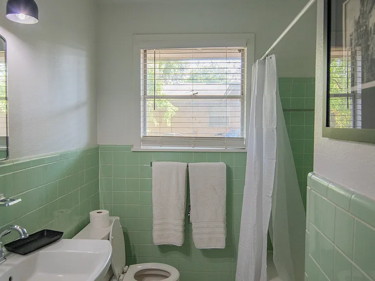 203 Helena St — Photo 8