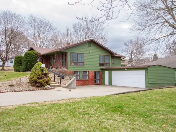 901 Jefferson St, Pella, IA 50219