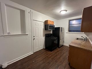2nd image of 5931 N Paulina St #1E