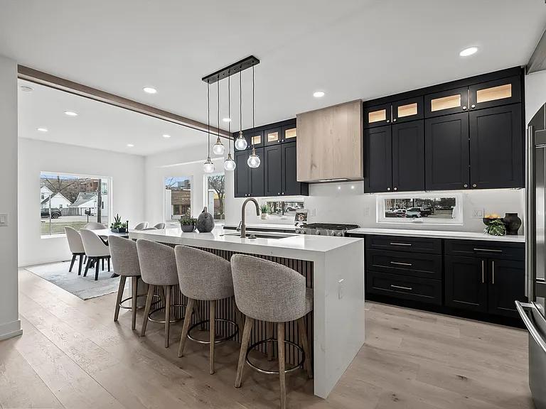 125 N Washington Ave — Photo 3