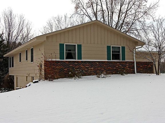 2nd image of 1813 Skyline Dr S