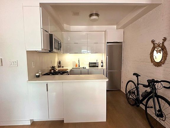 4th image of 248 10th Ave APT 2