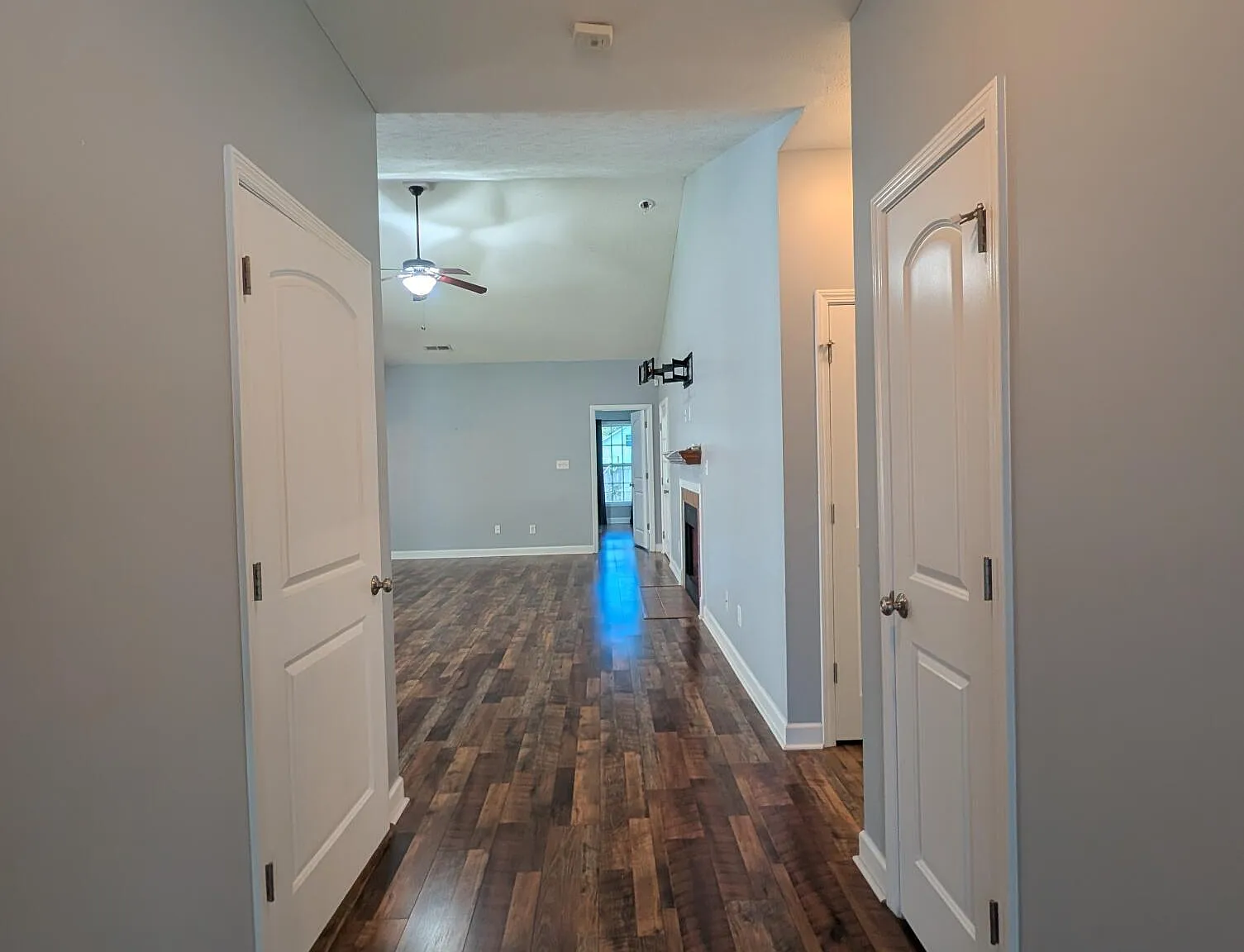 3 bed, 2.0 bath, 1651 sqft, $2,000 — Photo 3
