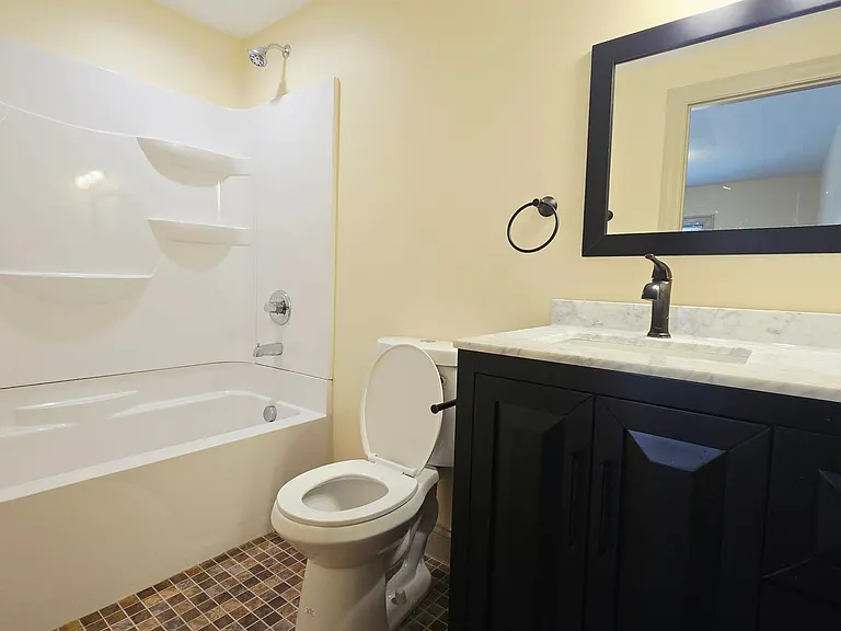 1416 E State St Apartments — Photo 36