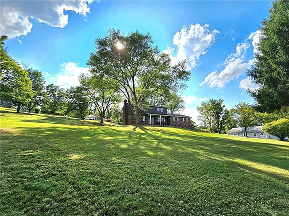 2nd image of 113 Upperwood Ln