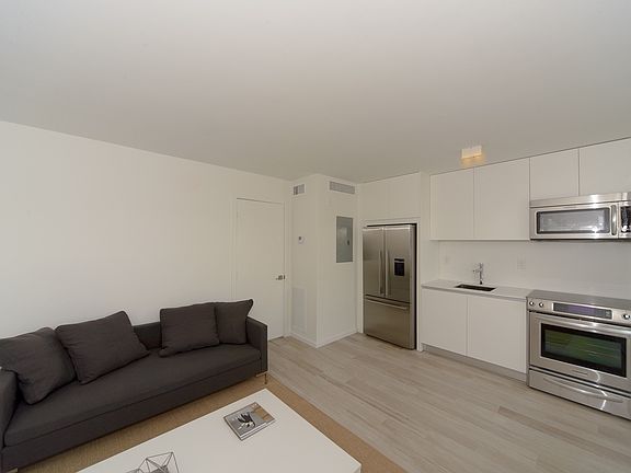 LIVING KITCHEN