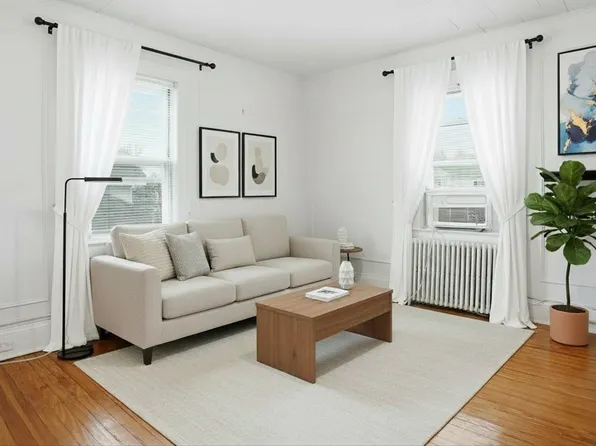 74 Lexington Ave, Franklin Square, NY 11010