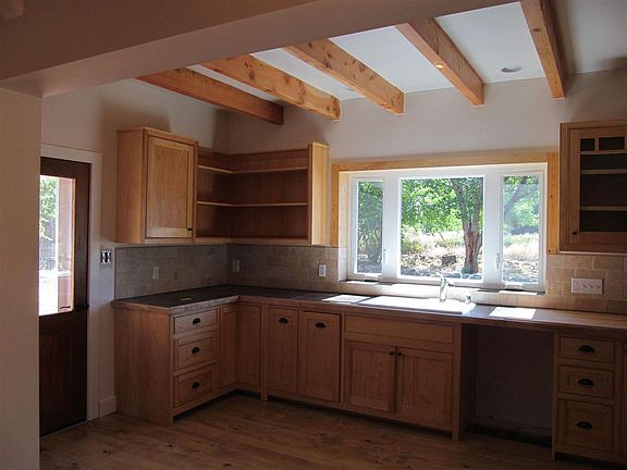 4th image of 612 Romolo Ln