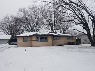 1214 Park Dr, Wilmington, IL