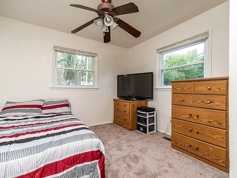 7527 Pinedale Dr — Photo 5